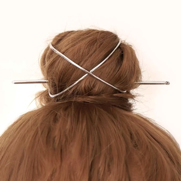 Minimalist Silver Metal Bun Holder Hair Accessory - Picture 2 of 5